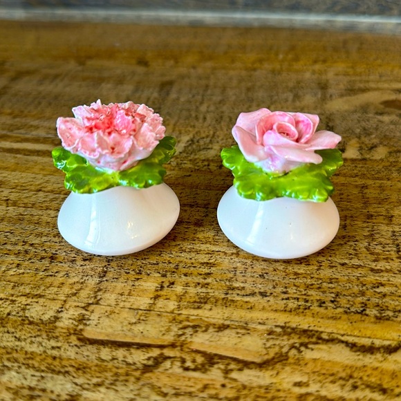 Vintage Aynsley salt and pepper shaker - Picture 1 of 3